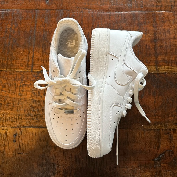 Air Force 1 - Picture 2 of 2